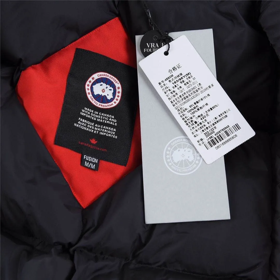 P780 with dust bag) Canada Goose Canada Goose #Expedition expedition parka classic down jacket ➖ Imported 21-count polyester-cotton blended original fabric [last year’s 16-count/18-count hard fabrics have been completely eliminated, this year all use 21-count genuine synchronized fabrics, the soft mid-band feels delicate and textured], genuine synchronized Feather-Light 10D waterproof coated fabric, made of 84.5% polyester fiber and 15.5% cotton, 100% the best feel in the entire network! ➖ The genuine official website is synchronized with the national standard 80 white duck down, you can check the official website customer service, there will never be a series of misleading claims such as 90 down or goose down! ➖ Using the best nylon lining with double double-layer sealing design, velvet-proof No. 7 needle + grid-filled down ready-made garments, there is 100% no so-called velvet running! ➖ The cuffs are designed with thickened seamless threads, and the collar and pockets are lined with top-quality polar fleece to keep you warm and comfortable! ➖ Yoshida YKK provides original custom-made electroplated sliders. YKK two-way lockable zippers are tight and smooth and will not peel off paint! ➖ 3M composite guarantees that the Velcro is the same as the original, durable, and all accessories and hardware are custom-made! ➖ Imported BEHRINGER embroidery machine to customize the 10,000-needle embroidery logo, 98% of which can be reproduced to restore the original logo. You can check and compare on the official website! ➖ The fur collars are all made of large pieces of Western Canadian blue wolf hide, ensuring that each fur collar is 13-15cm wide! 08 models for men and women SIZE: XS S M L XL XXL